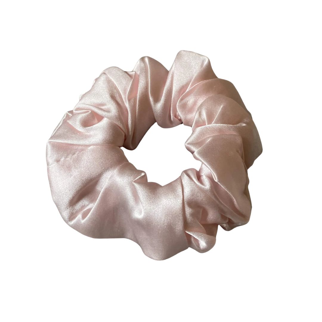 Blush pink classic silk scrunchie in 100% mulberry silk