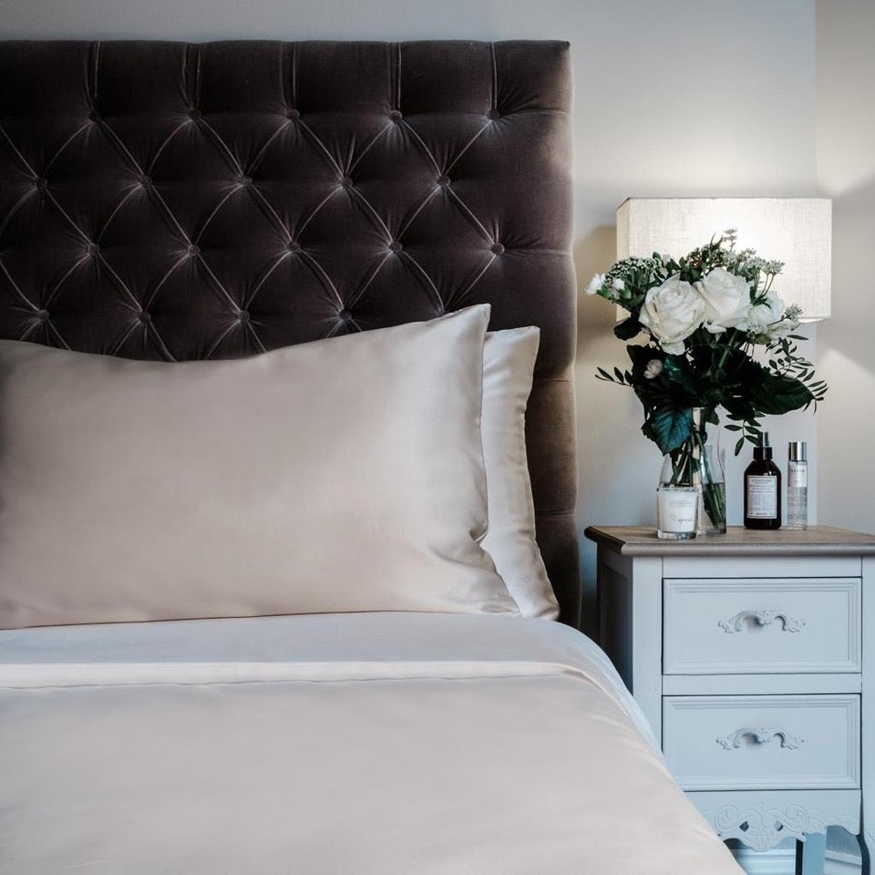 The pure silk pillowcase